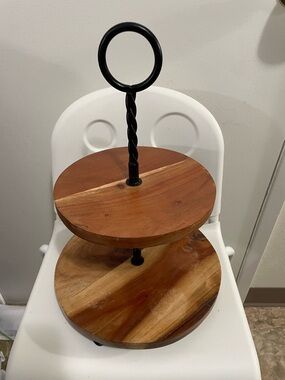 2 tier stand, wood farmhouse style